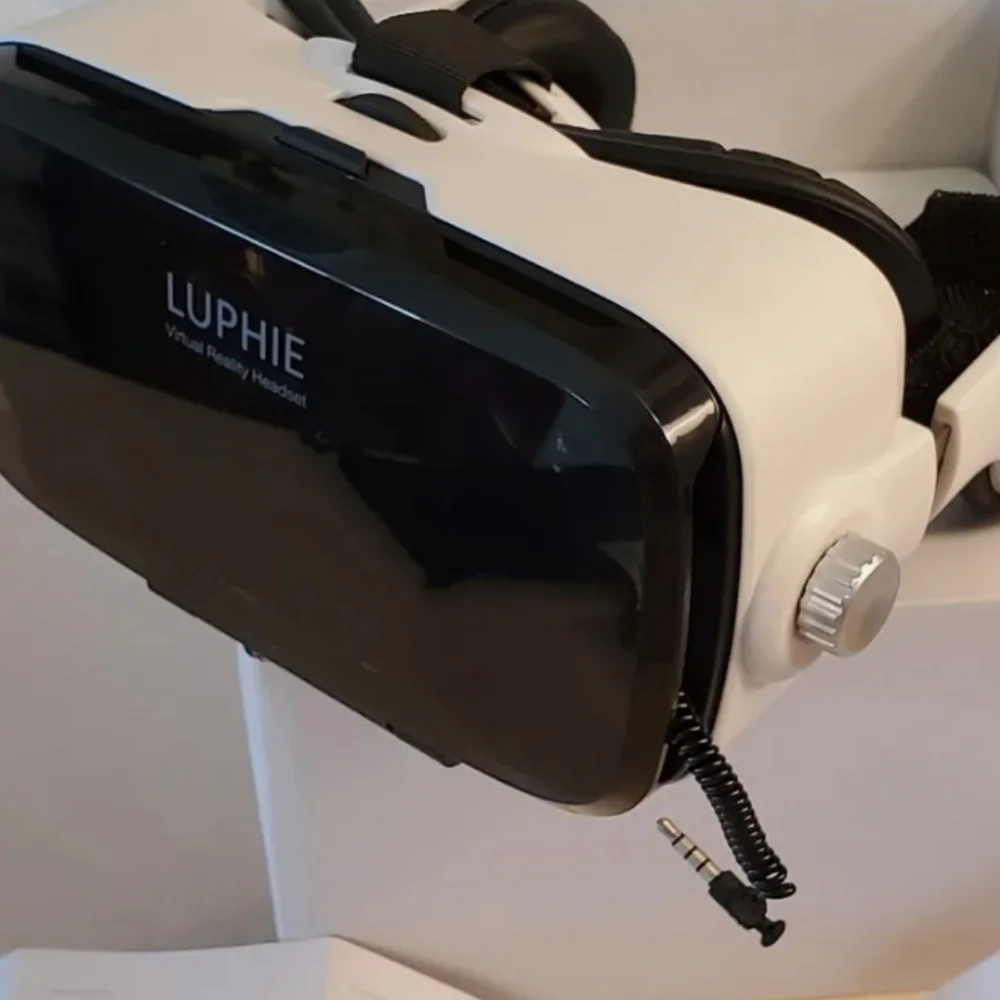 Luphie Virtual Reality 3D VR headset, glasses, new open box. Complete